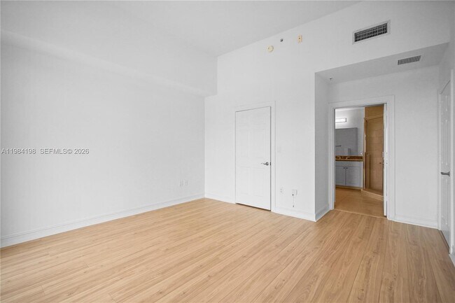 Building Photo - 3001 NE 185th St