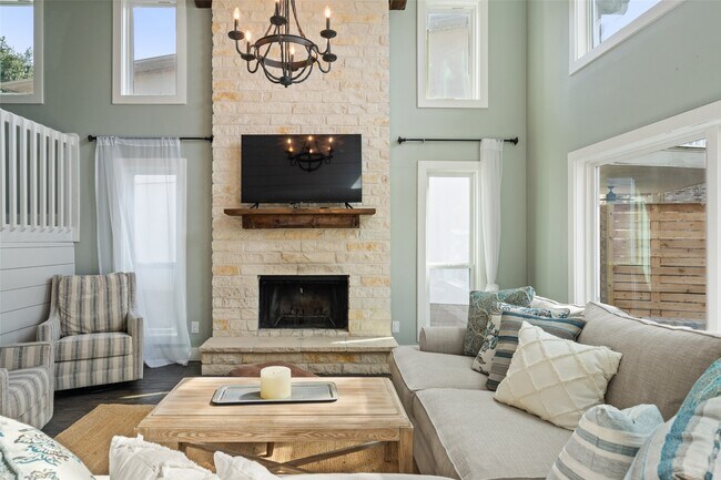 Building Photo - 3203 Poe Dr