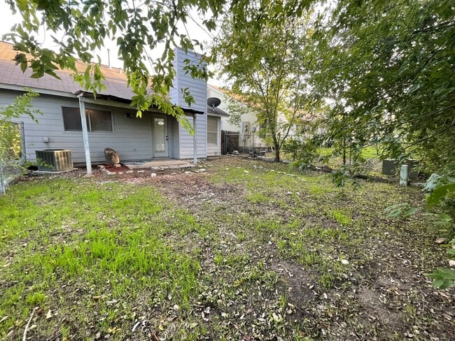 Building Photo - Convenient 2/2 with Garage Just Moments from Randolph AFB- Pets Welcomed