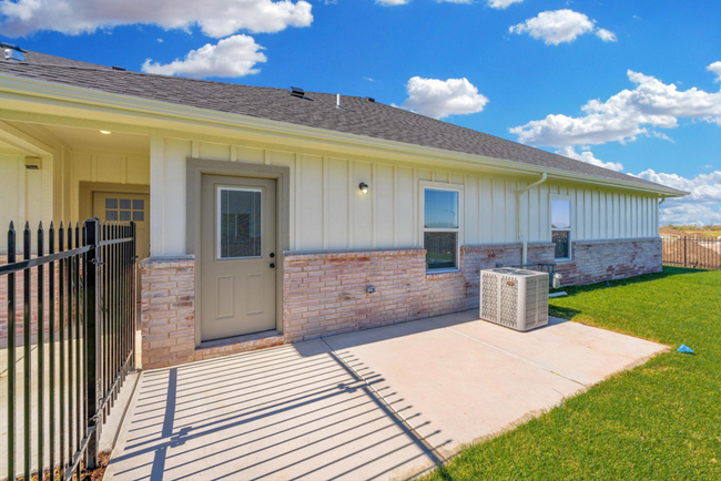 Building Photo - *Beautiful New Duplexes in Goddard School ...