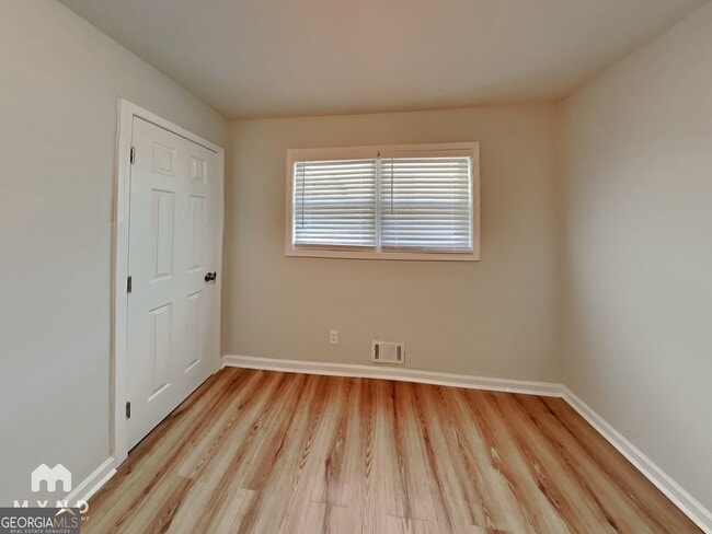 Building Photo - 1371 Stoneham Ct