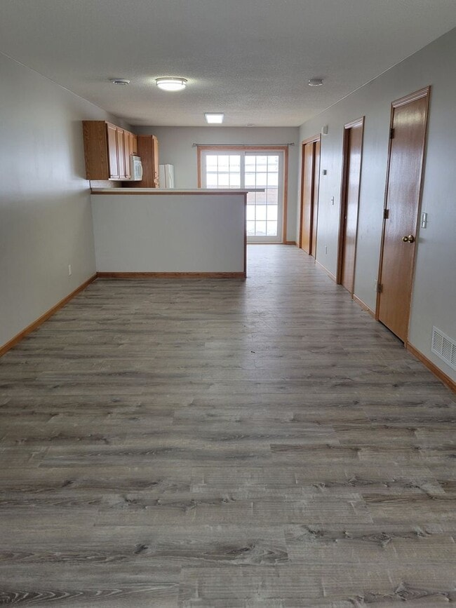 Building Photo - 2 Level Townhouse