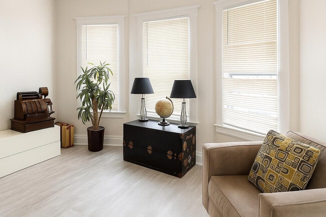 Building Photo - 607 E Euclid St