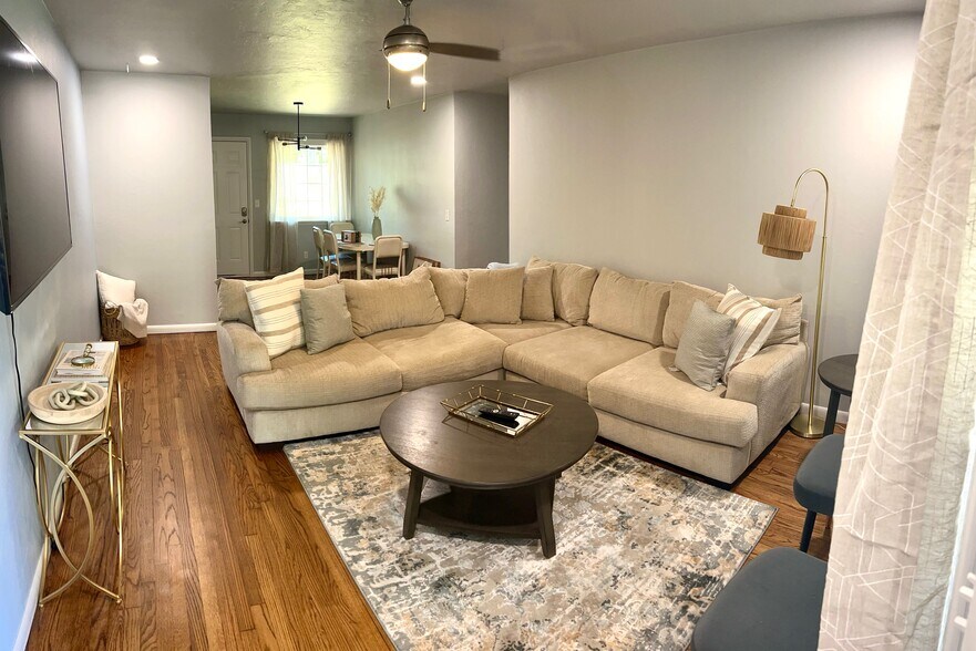 Building Photo - 810 W Moore Ave