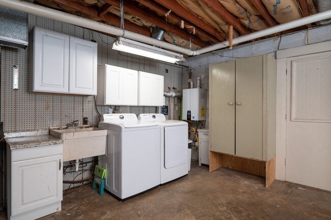 Building Photo - 11744 N Williamsburg Dr