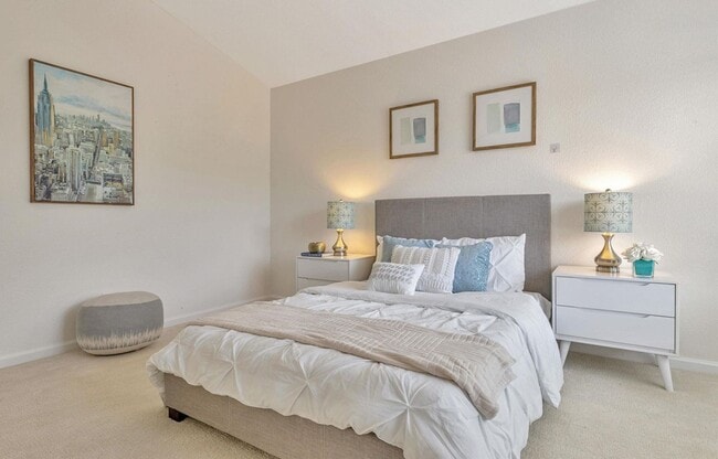 Building Photo - Beautifully Updated 2-Bed, 2-Bath Condo in...