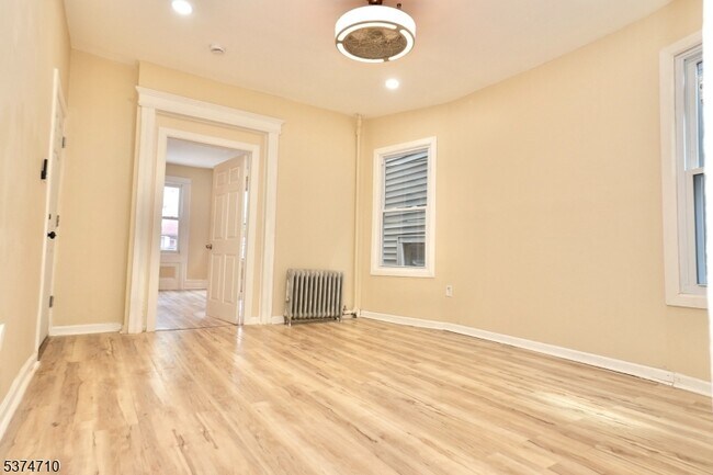 Building Photo - 184 N 11th St