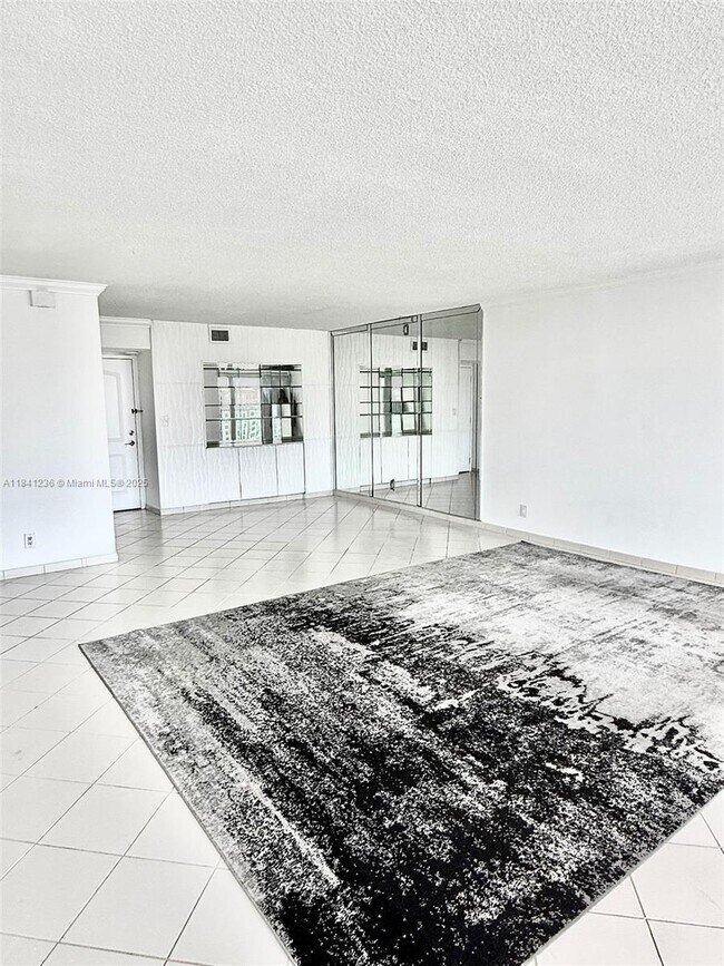 Building Photo - 100 Bayview Dr