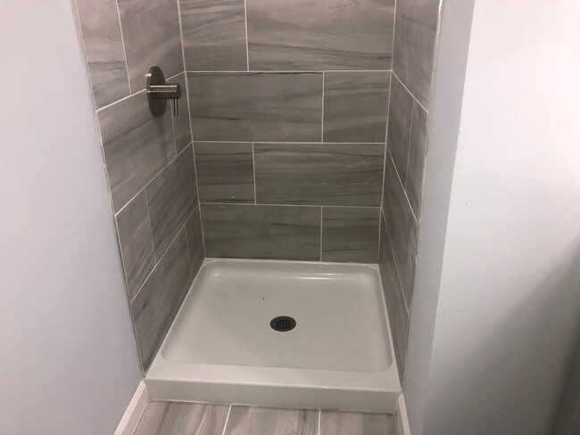 Building Photo - Updated Brick Ranch Conveniently Located