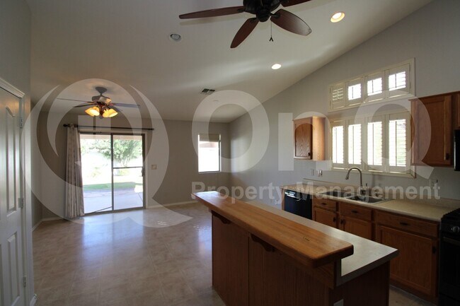 Building Photo - 30731 N Sunray Dr