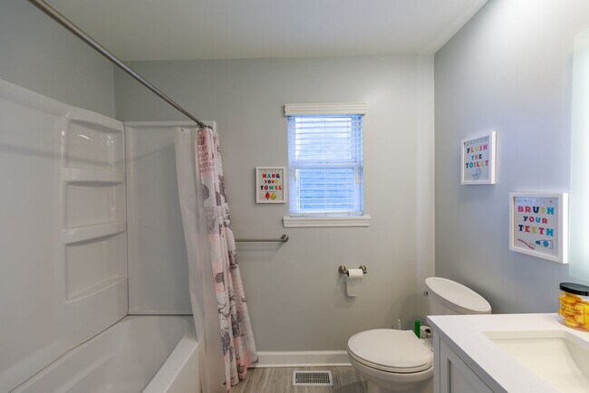 Building Photo - 25037 Brett St