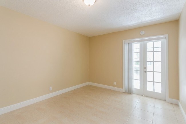 Building Photo - 265 Palmetto Ct