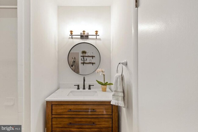 Building Photo - 35299 Snickersville Turnpike