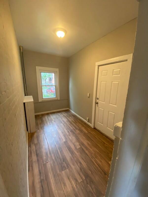 Building Photo - 445 Albany Ave