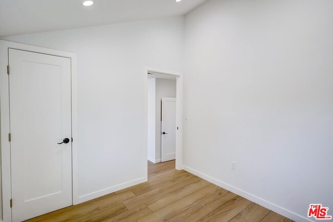 Building Photo - 6633 Belmar Ave