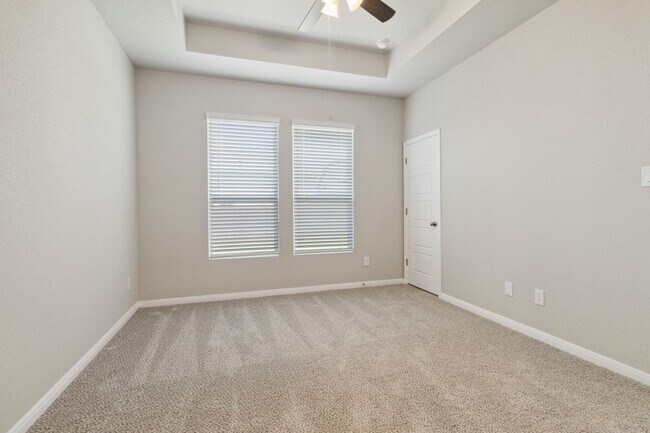 Building Photo - 391-395 Nespral