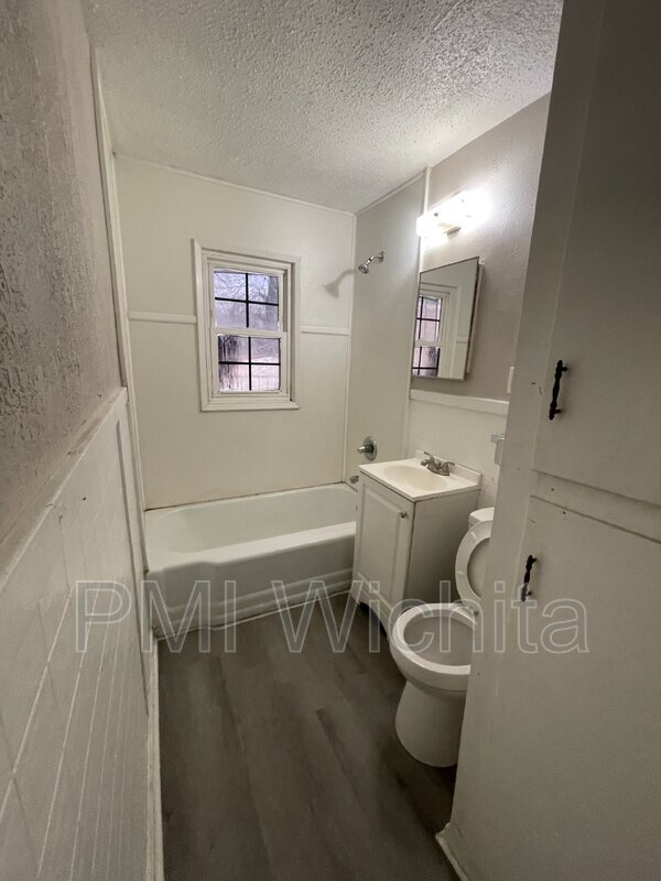 Building Photo - 1512 S Pattie St