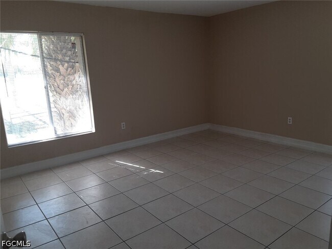 Building Photo - 1830 Maravilla Ave
