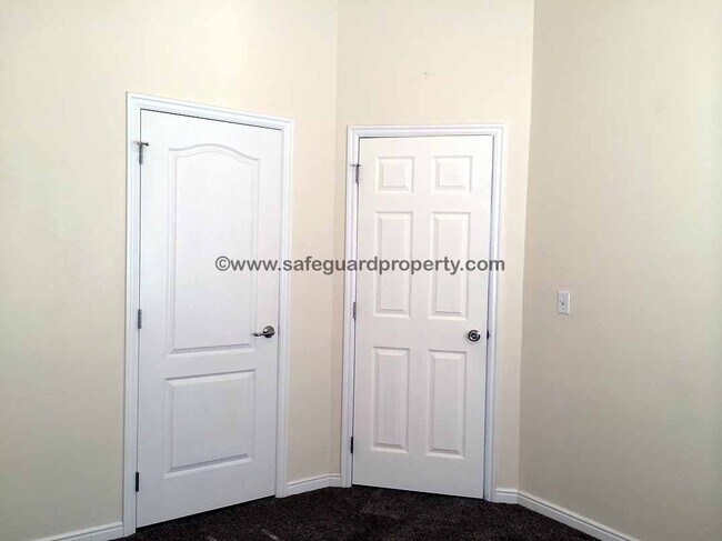 Building Photo - Spacious 3-Bedroom Townhome in Gated Draper Community