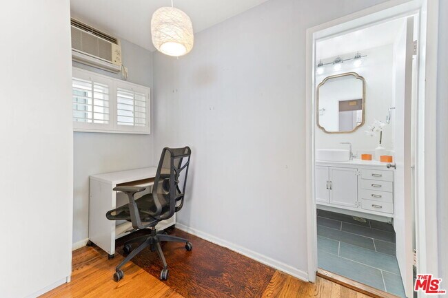 Building Photo - 1120 23rd St