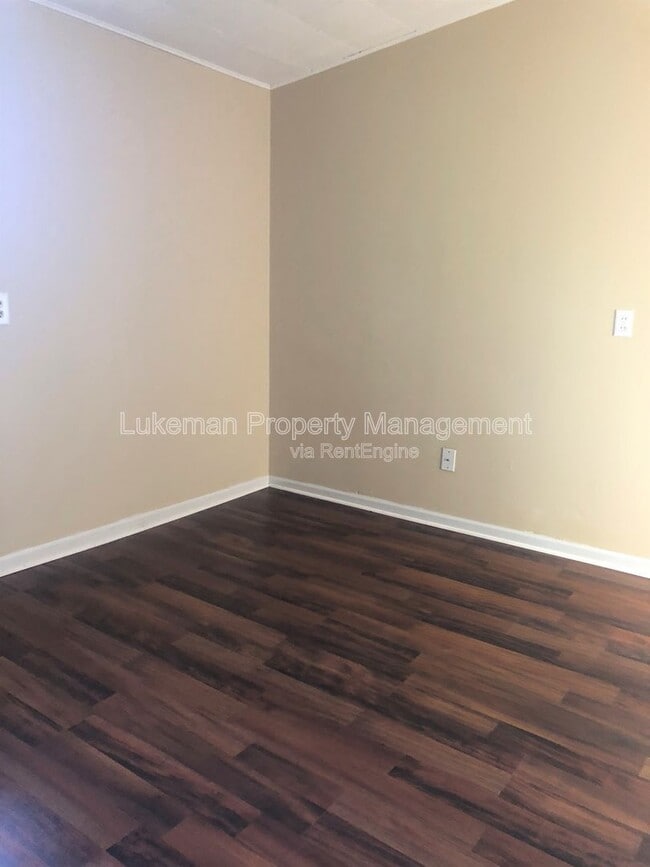 Building Photo - 701 Davis St