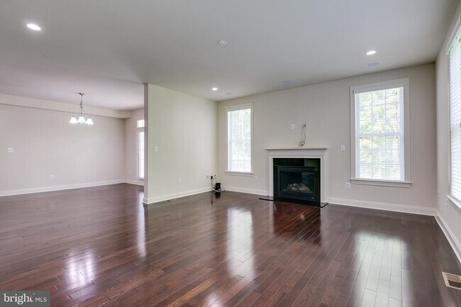 Building Photo - 42948 Courtland Chase Square