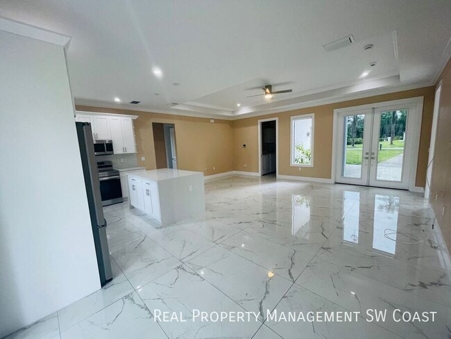 Building Photo - 4267 4th Ave SE