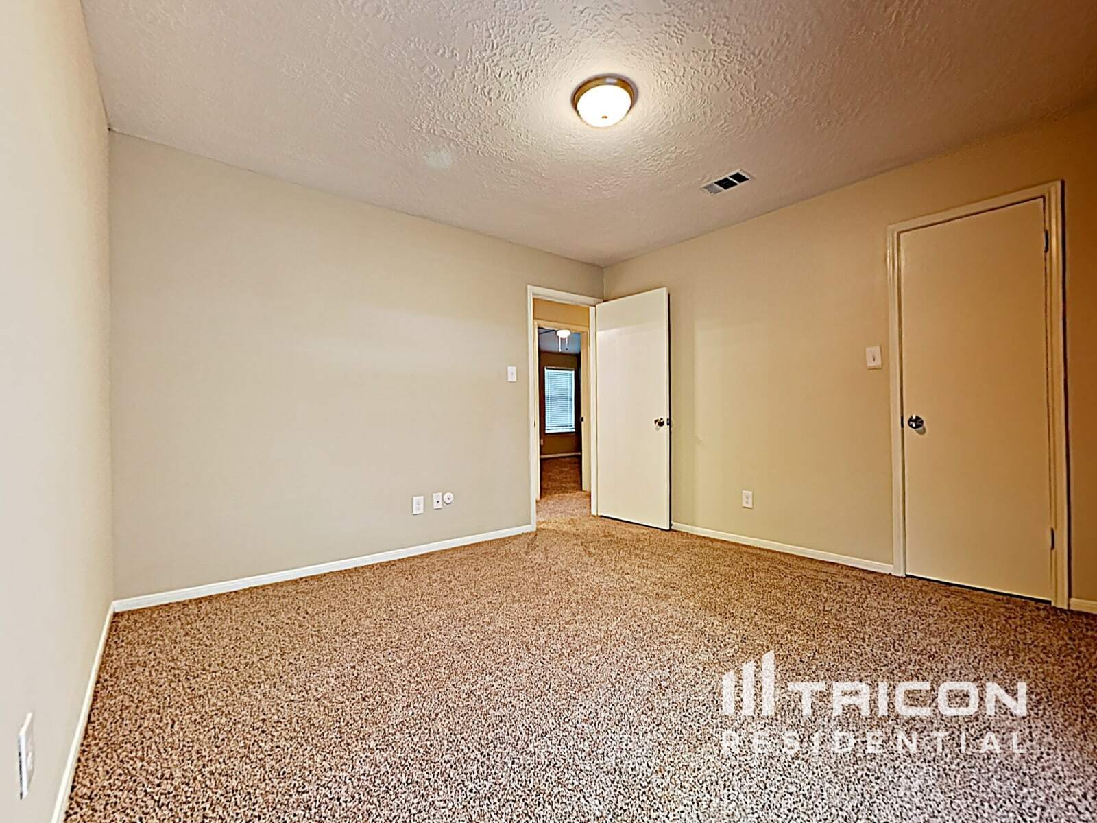 Building Photo - 824 Oakridge Dr