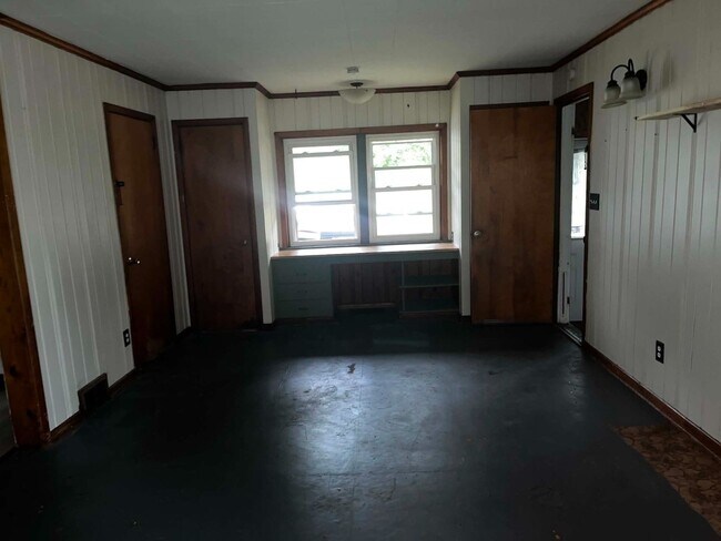 Building Photo - 9 N Diamond St