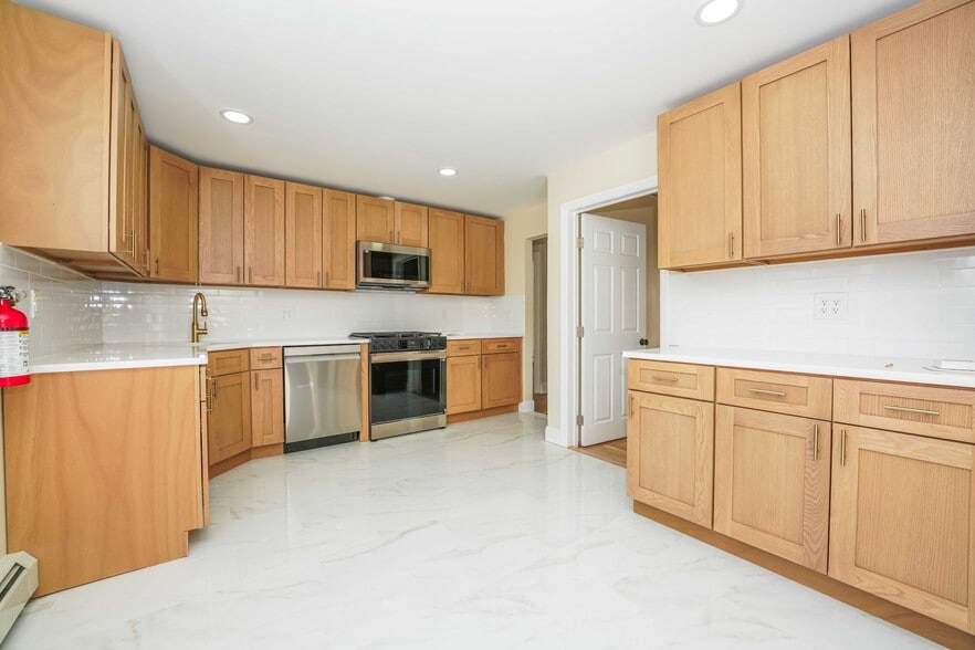 Eat in Kitchen - 69 Ross Ave