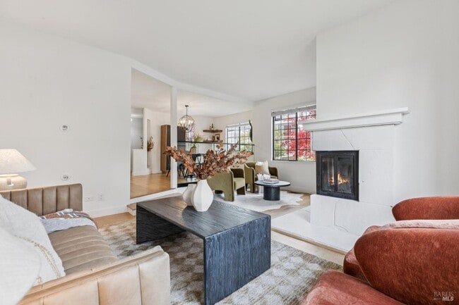 Building Photo - 93 Ashford Ave