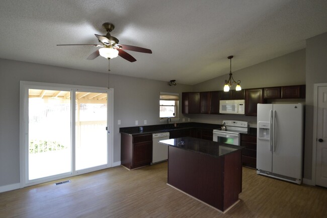 Building Photo - Newly Remodeled 3 Bedroom with Great View!