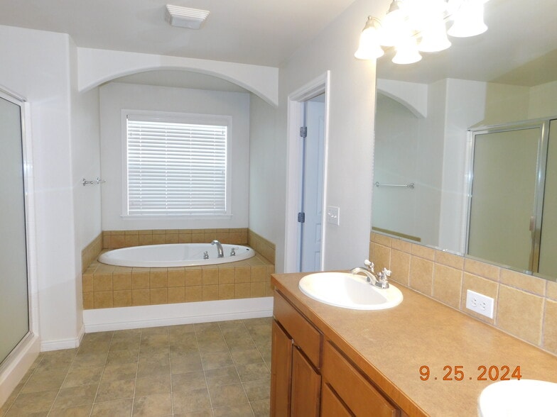 Master Bathroom - 5282 N Schumann Ave