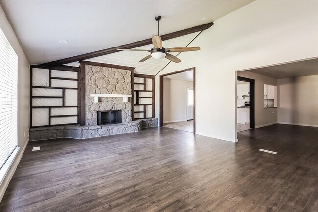 Building Photo - 8829 Parkridge Dr