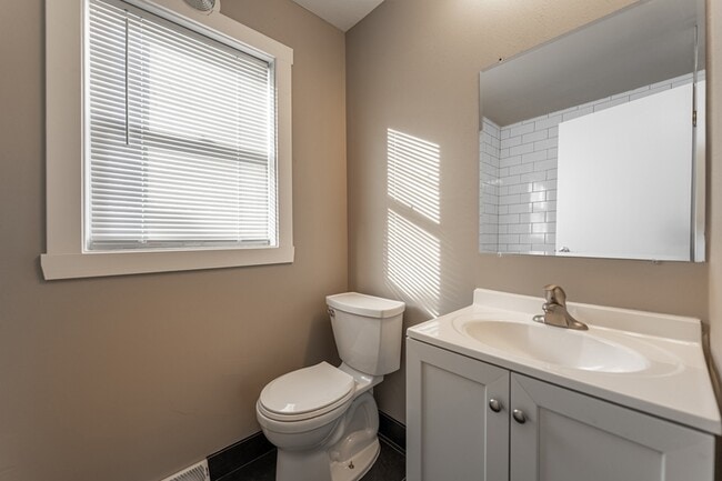 Building Photo - 4520 Apple Orchard Ln