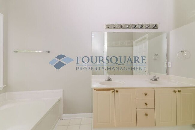 Building Photo - Spacious 4-Bed Home with Double-Height Cei...