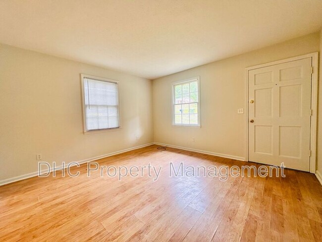 Building Photo - 1235 Kings Mountain Ct