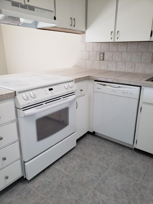 Building Photo - 62 4th Ave