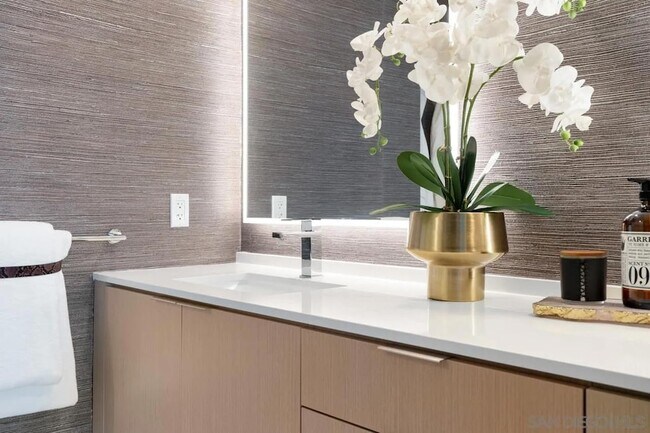 Building Photo - 525 Olive St