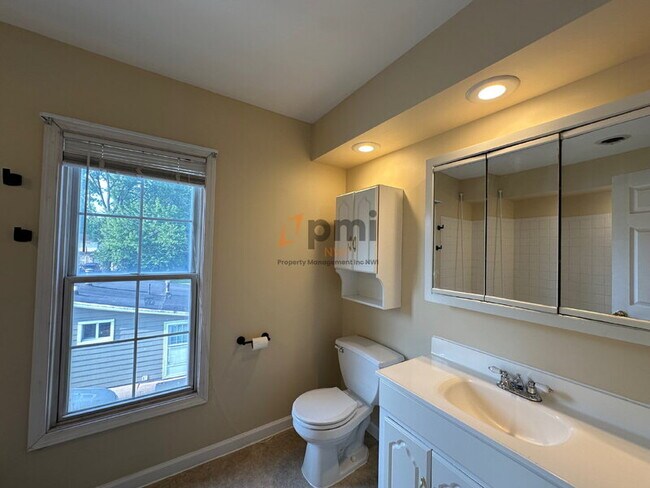 Building Photo - 203 Locust St