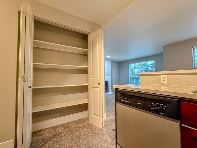 Building Photo - Gorgeous 2bd/2bth Lower Queen Anne Condo, $2,850/mo.