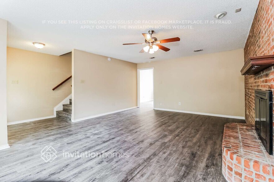 Building Photo - 3801 Devonaire Dr