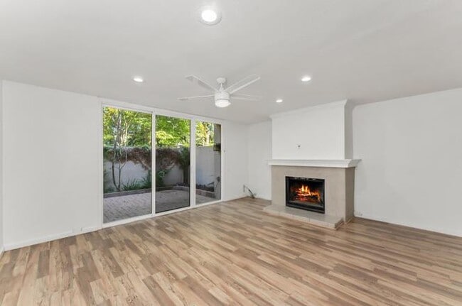 Building Photo - 709 Woodside Ln E