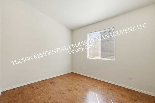 Building Photo - 2440 N Creek Vista Dr