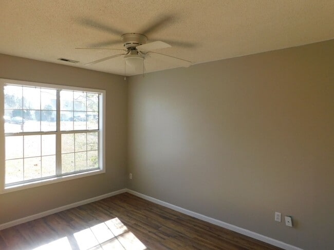 Building Photo - Nice Duplex in Havelock