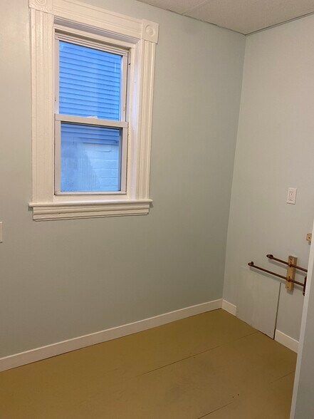Laundry Room - 114 Hampson St