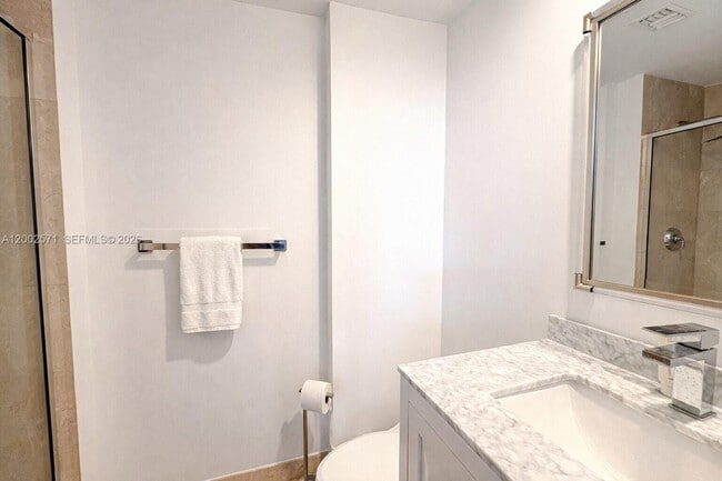 Building Photo - 848 Brickell Key Dr