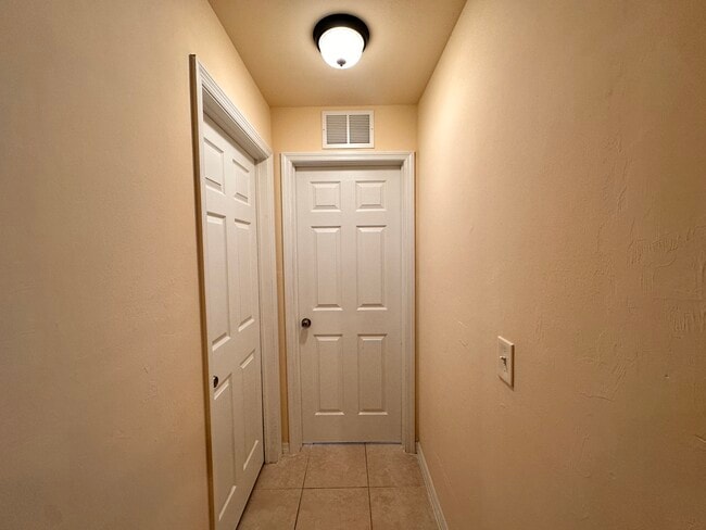 Building Photo - 1405 SE 10th Terrace