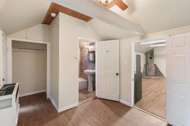 Building Photo - 23083 Hemlock Ln