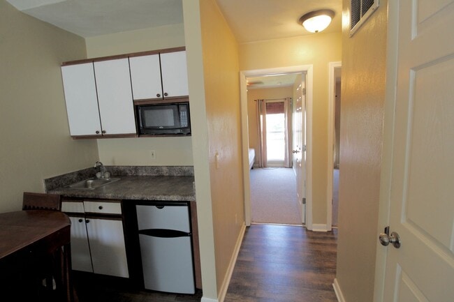 Building Photo - 1416 Bradley Dr